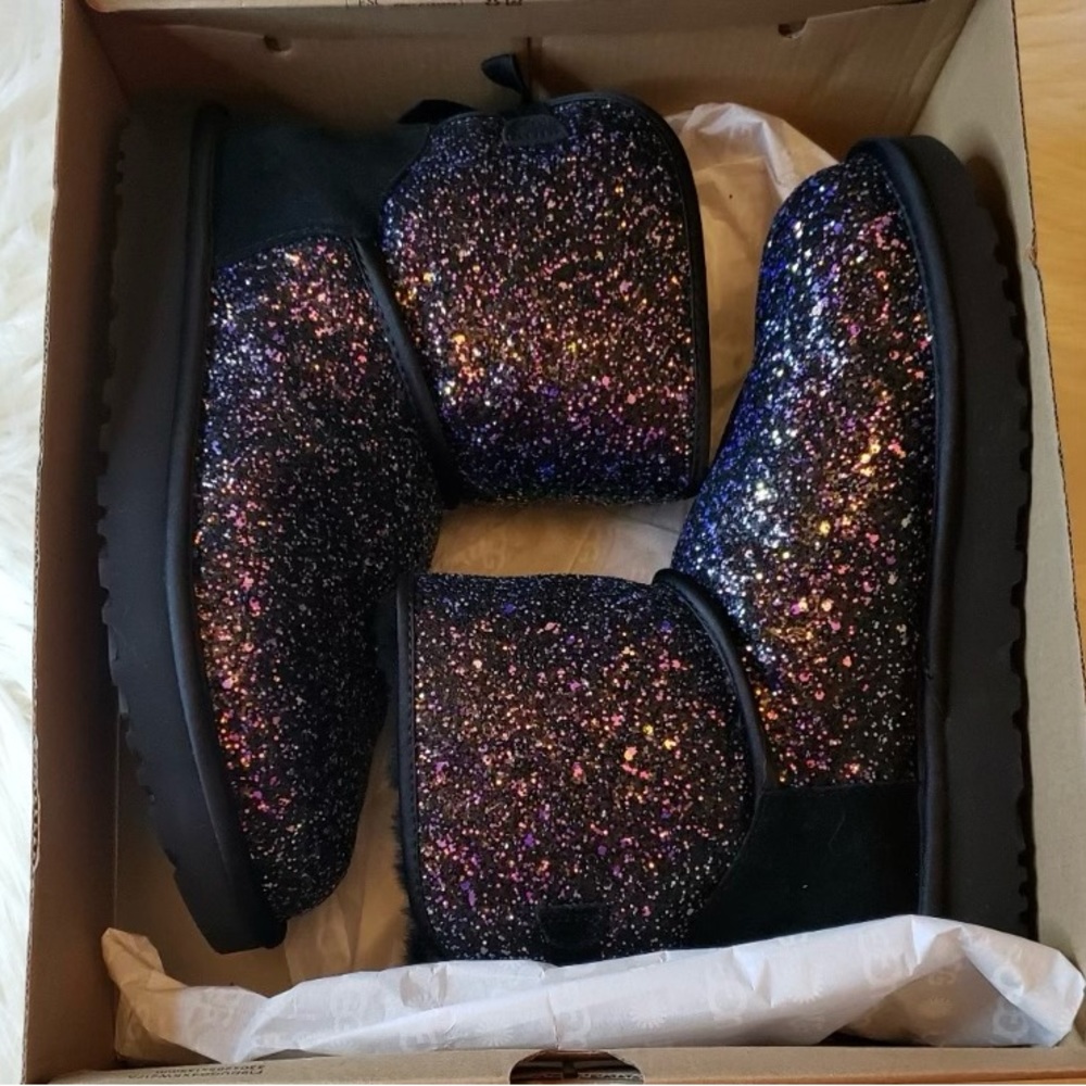 🦄UGG Sparkly Black Glitter Classic Mini Cosmos Bow Boot Size 9